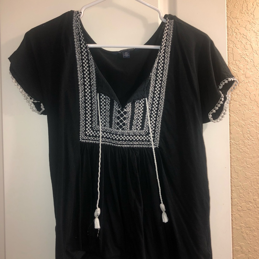 American Eagle black and white peasant top